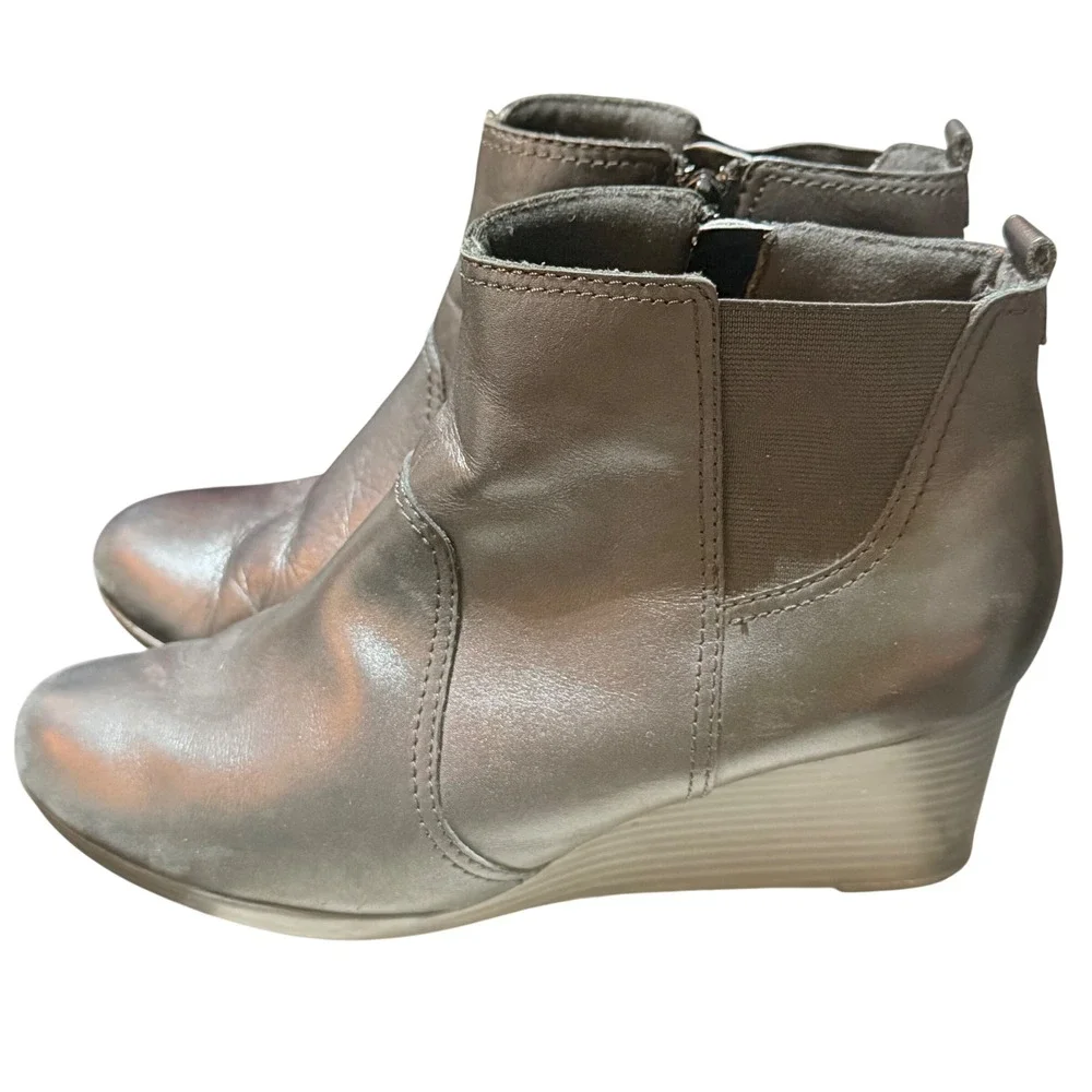 Clarks Ankle Boots Womens 9M Black Leather Wedge Bootie Zip Round Toe Minimalist